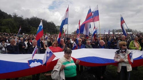 14.05.2016.g., Bleiburg: svjećanje povodom 71.g. i "Bleiburg prije i poslije Bleiburga". Hrvatske i Slovenske zastave zajedno !!! Za tebe Šefica od Dragutin