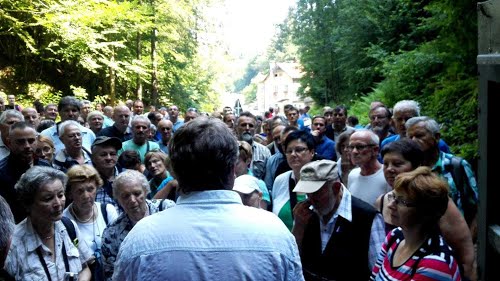 Huda Jama 2015-07-25.g.:  Što se to zbilo ovdje ? -  Poklon žrtvama komunističkog divljanja.