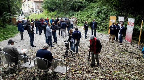 Huda Jama 2015-09-05.g.: obisk Hrvatov in ostalih rova kjer so zverinsko bili pobiti ljudje 1945 leta. 