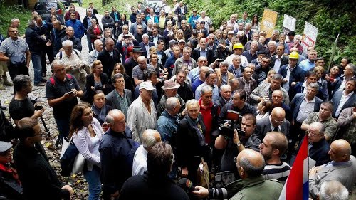 Huda Jama 2015-09-05.g.: obisk Hrvatov in ostalih rova kjer so zverinsko bili pobiti ljudje 1945 leta. 