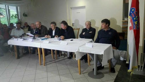 Tremarje - Huda Jama 2015-09-05.g.: zaključna konferenca po obisku Hrvatov in ostalih rova kjer so zverinsko bili pobiti ljudje 1945 leta. 