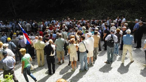 Huda Jama, 2015.06.13.g., molitve in maša - komemoracija za žrtve ob 70 obletnici pobojev