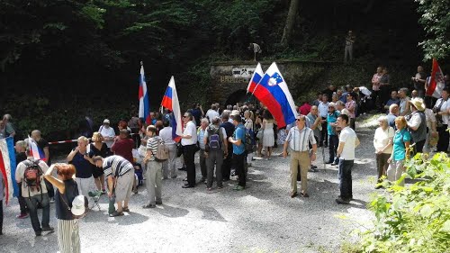 Huda Jama, 2015.06.13.g., molitve in maša - komemoracija za žrtve ob 70 obletnici pobojev