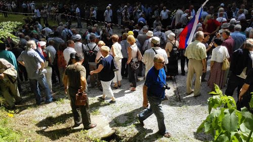 Huda Jama, 2015.06.13.g., molitve in maša - komemoracija za žrtve ob 70 obletnici pobojev