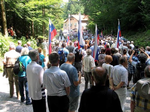 Huda Jama, 2015.06.13.g., molitve in maša - komemoracija za žrtve ob 70 obletnici pobojev
