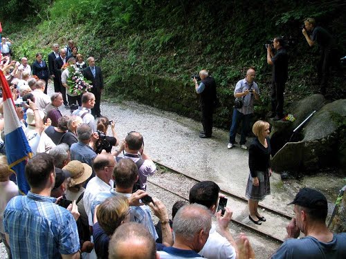 Huda Jama, 2015.06.13.g., molitve in maša - komemoracija za žrtve ob 70 obletnici pobojev: delegacije