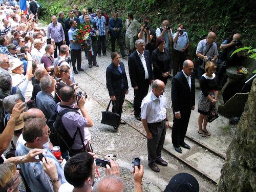 Huda Jama, 2015.06.13.g., molitve in maša - komemoracija za žrtve ob 70 obletnici pobojev: predsednik SDS g.J.Janša