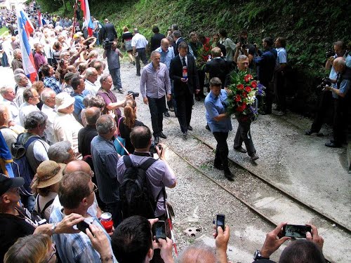 Huda Jama, 2015.06.13.g., molitve in maša - komemoracija za žrtve ob 70 obletnici pobojev: delegacije