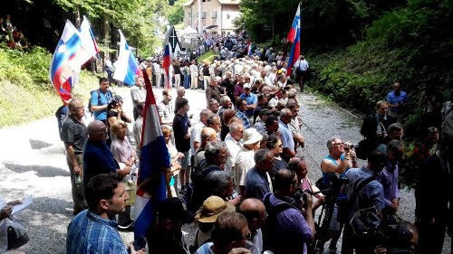 Huda Jama, 2015.06.13.g., molitve in maša - komemoracija za žrtve ob 70 obletnici pobojev