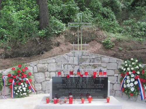 Dubrovnik - otok Jakljan Šipanjska luka (2013.g.), podrućje masovnog ubijanja od strane "antifašista" 1945.g. Posvećenje spomen križa. 24.05.2014.g.