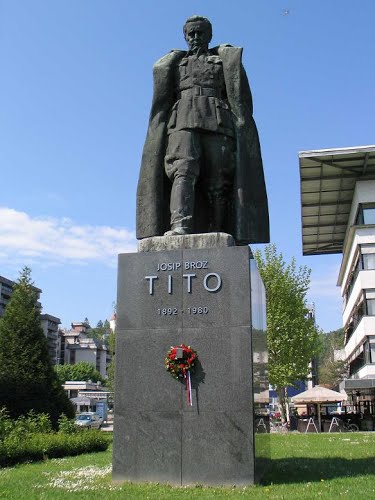 2014-05-01.g.,  Velenje, za sječanje na raskoš "Radničke klase". Za dan OF i Praznik 1.maja Tito je dobio i svoje ime na spomeniku tek 2014.g.. 