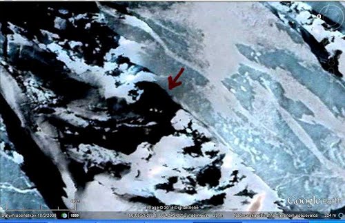 Antartika (2014.g.), 3 SVETLE TOCKE V JAMI ?