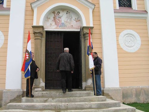 Donji mosti 2013-04-13.g., kuče i ljudi stoljeća
