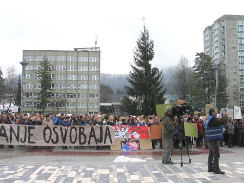Velenje, 2013-01-23.g., podpora SVIZ vladni "lopovski kliki" R.Slovenije: "proleteri vseh muk združite se !"