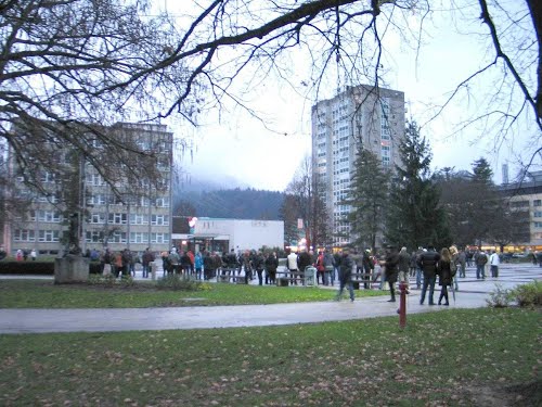 Velenje, 2012-11-30.g., protest proti korupcijski vladi R.Slovenije (najmanj 200 protestnikov)