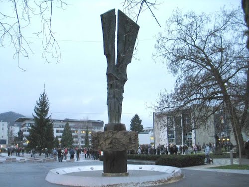 Velenje, 2012-11-30.g., protest proti korupcijski vladi R.Slovenije (najmanj 200 protestnikov)