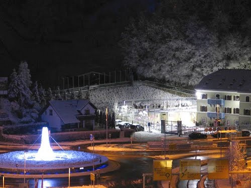 Velenje, 2012-12-04.g., nočne lepote v krožišču
