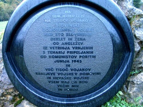 Hrastnik, 2012-11-01., "Stari šaht" - in nikoli nihče ni odgovarjal za genocid. (Postavila Nova slovenska zaveza 2002 leta)