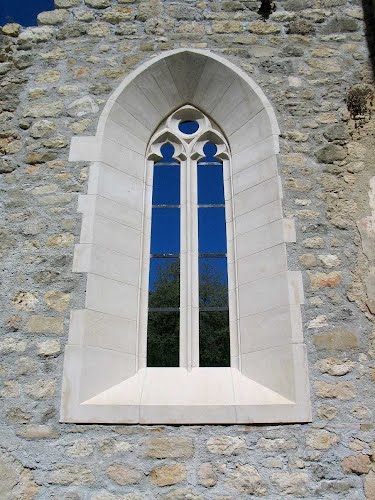 2012-09-09.g., hodočašće u Zrinu, mjesto četniško-komunističkog genocida 1943.g. nad Hrvatima. Ostaci katoličke crkve iz 13.stolječa.