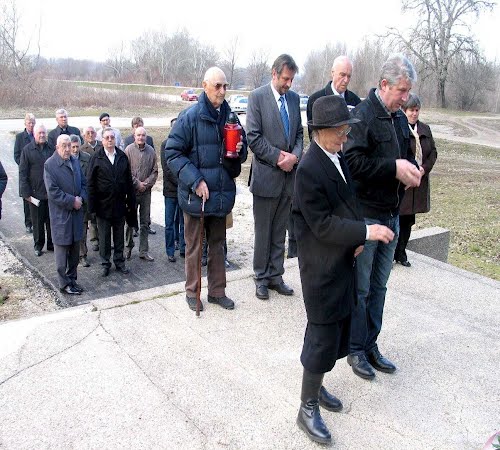 Varaždin - Dravska šuma, 2012-03-03.g., izaslanstva polažu cvijeće žrtvam komunističkog divljanja