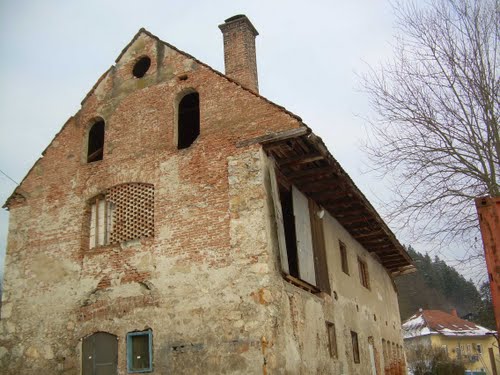 Radlje ob Dravi 2011-01-23.g. domačija in hmeljarna v mestu - posljednji dnevi