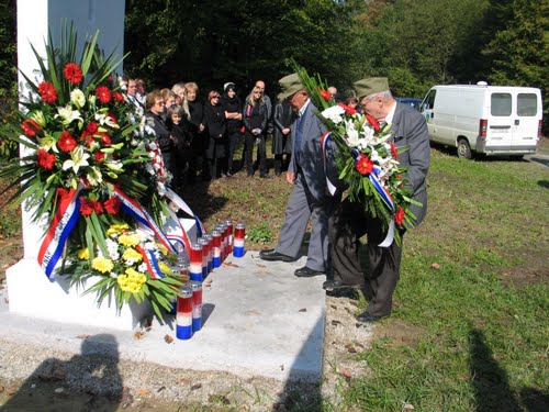 Mertvi Jarek 2010-10-09.g.: otkriven spomenik komunističkih žrtava
