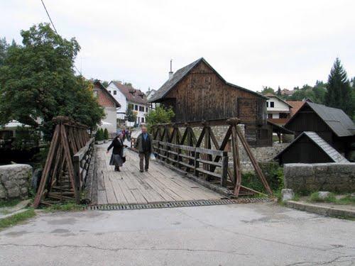 Slunj - Rastoke 2010-09-11.g., most preko rijeke Korane