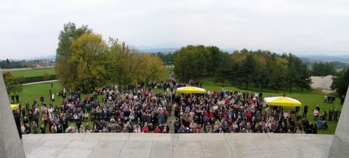 Teharje 2010-10-03.: Spominska slovesnost z molitvami za komunistične žrtve 1945- leta