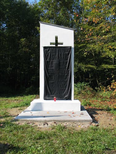Mertvi Jarek 2010-10-09.g.: pred otkrivanjem spomenika komunističkih zloćina