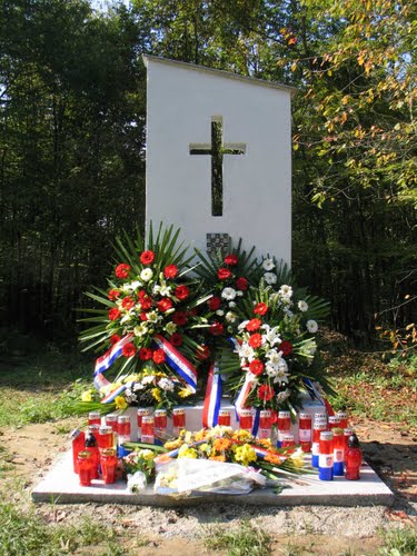 Mertvi Jarek 2010-10-09.g.: otkriven spomenika komunističkih zloćina