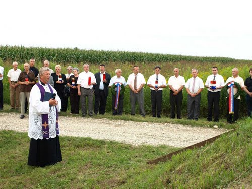 Gornji Hraščan 2010-08-05.g. Počast žrtvama komunističnog genocida povodom Dana pobjede
