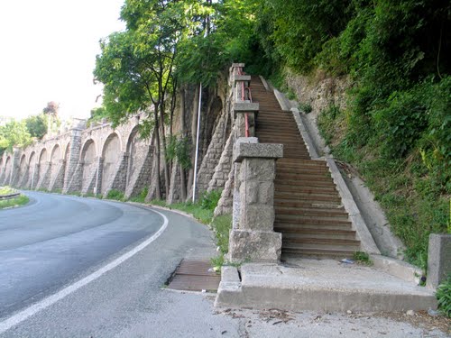 Kranj 2010-07-12., podporni zid s stopniščem