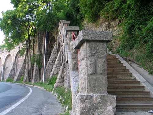 Kranj 2010-07-12., podporni zid s stopniščem