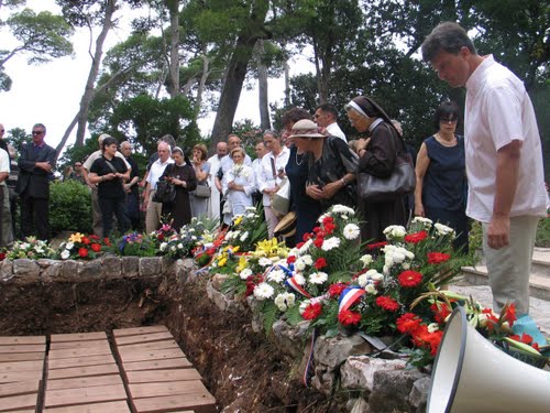 Dubrovnik - Daksa 2010-06-19.g., ukop ekshumiranih 53 žrtava komunističkog divljanja 1944.g.
