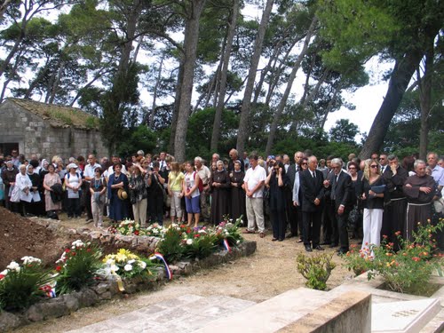 Dubrovnik - Daksa 2010-06-19.g., ukop ekshumiranih 53 žrtava komunističkog divljanja 1944.g.