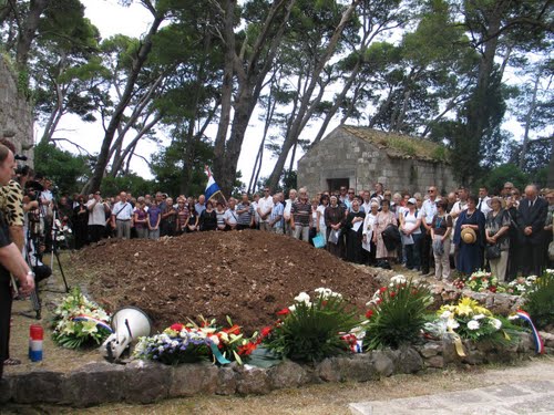 Dubrovnik - Daksa 2010-06-19.g., ukop ekshumiranih 53 žrtava komunističkog divljanja 1944.g.