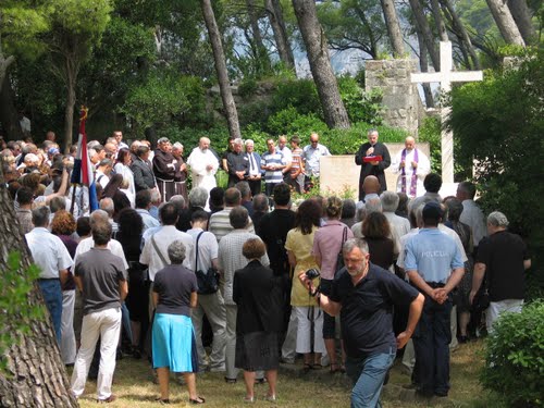Dubrovnik - Daksa 2010-06-19.g., ukop ekshumiranih 53 žrtava komunističkog divljanja 1944.g.