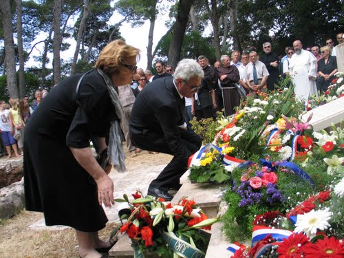 Dubrovnik - Daksa 2010-06-19.g., ukop ekshumiranih 53 žrtava komunističkog divljanja 1944.g.