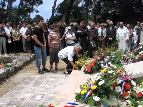 Dubrovnik - Daksa 2010-06-19.g., ukop ekshumiranih 53 žrtava komunističkog divljanja 1944.g.