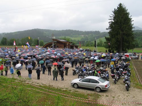 Bleiburg 2010-05-15.g.: motoristi i molitva na Bleiburškom polju