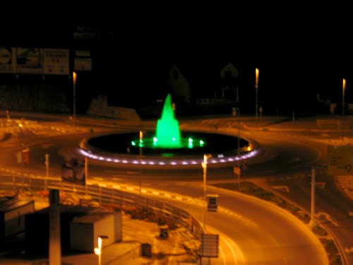 Velenje 2010. leta, krožišče pod Velenjskim gradom v noči