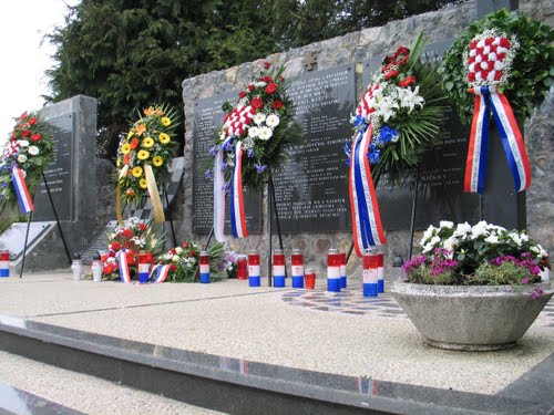 Donji Mosti: komemoracija žrtvam Jugosrbskog nasilja 20.travnja 1941.g. (slike 10-04-2010.g.)