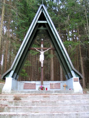 Marija reka 2010-04-17 kapela v spomin komunističnim žrtvam 1945 leta