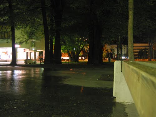 Velenje v noči 2004. leta, sam v nočni tišini