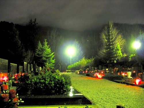 Trbovlje v noči 2004. leta, sam v nočni tišini, tam kjer je večna tišima in mir