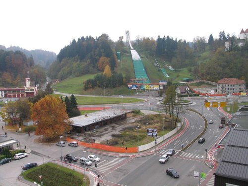 Velenje 04.11.2009.: rušenje avtobusne postaje