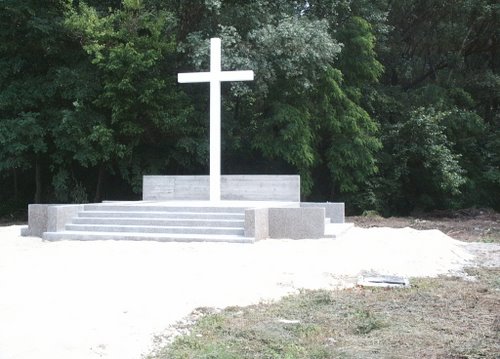 Varaždin - Dravska šuma 16-06-2004.g.: spomen obilježje komunističkih zločina smije biti tamo negdje u šumi (!)