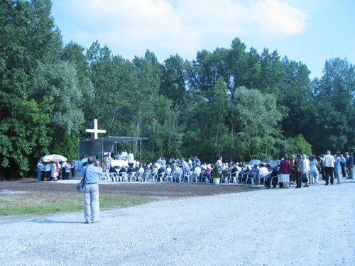 Varaždin - Dravska šuma 19-06-2004.g.: blagoslov sagradjenog spomen obilježja komunističkim žrtvama