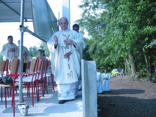Varaždin - Dravska šuma 19-06-2004.g.: blagoslov sagradjenog spomen obilježja komunističkim žrtvama