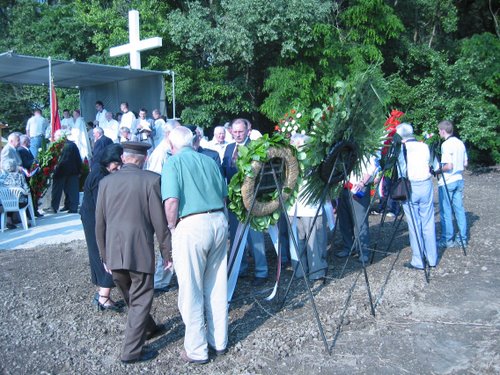 Varaždin - Dravska šuma 19-06-2004.g.: blagoslov sagradjenog spomen obilježja komunističkim žrtvama